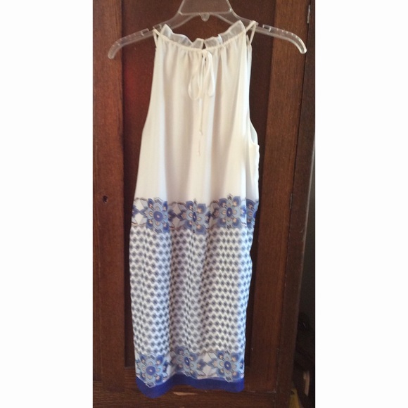 Blue and white dress with floral motif - Picture 2 of 3